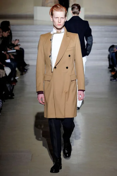 Look 3